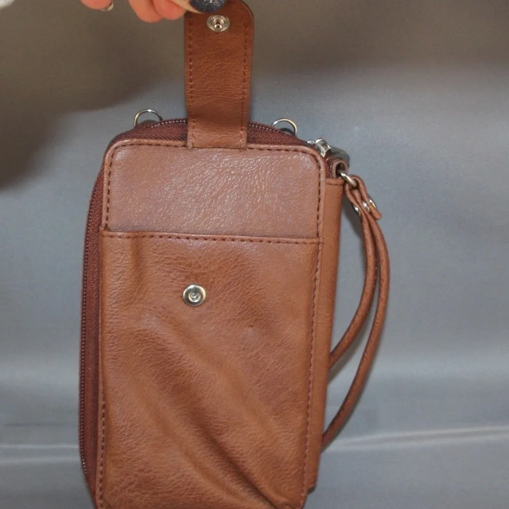 Relic Womens Crossbody‎ Cell Phone Wallet Cognac Faux Leather Wristlet Brown